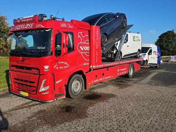Vogn 60 med biler på lad - MC Transport